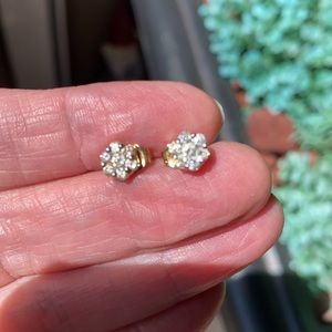 Gold and diamonds earrings